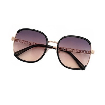 Occhiali da sole in plastica colorata